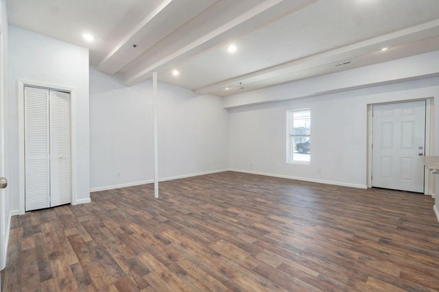 2420 E Blaine Street, Springfield, MO 65803