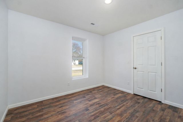 2420 E Blaine Street, Springfield, MO 65803