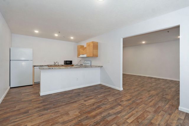 2420 E Blaine Street, Springfield, MO 65803