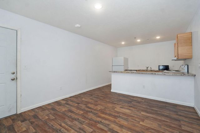 2420 E Blaine Street, Springfield, MO 65803