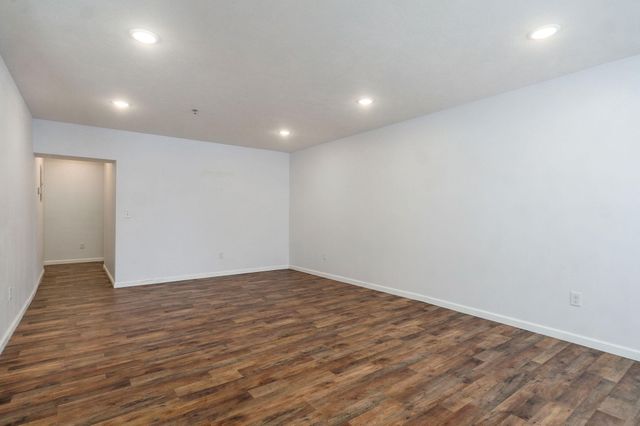 2420 E Blaine Street, Springfield, MO 65803