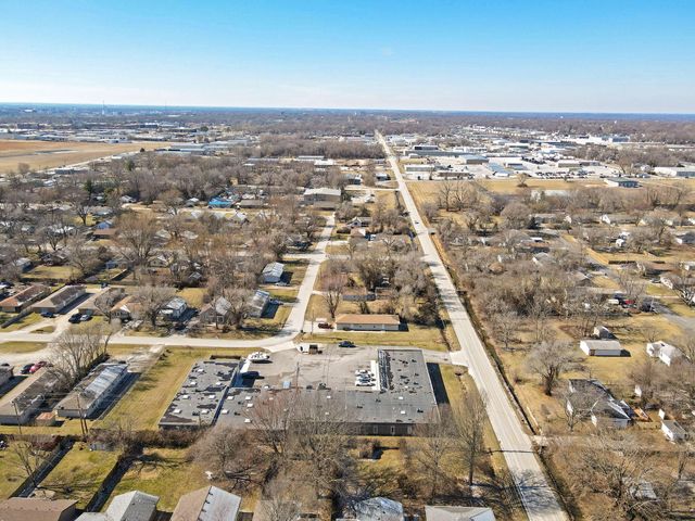 2420 E Blaine Street, Springfield, MO 65803