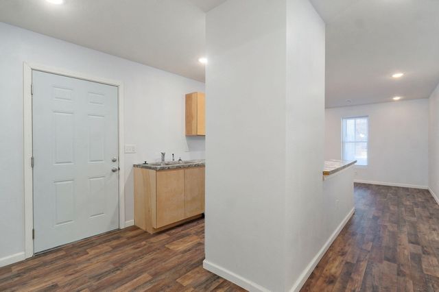 2420 E Blaine Street, Springfield, MO 65803