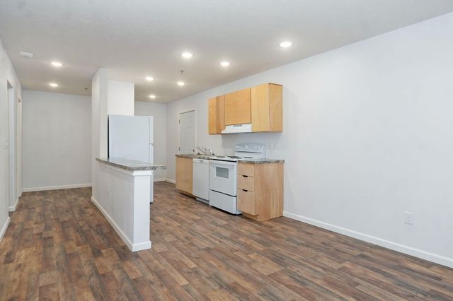 2420 E Blaine Street, Springfield, MO 65803