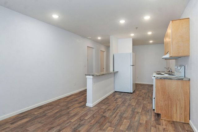 2420 E Blaine Street, Springfield, MO 65803