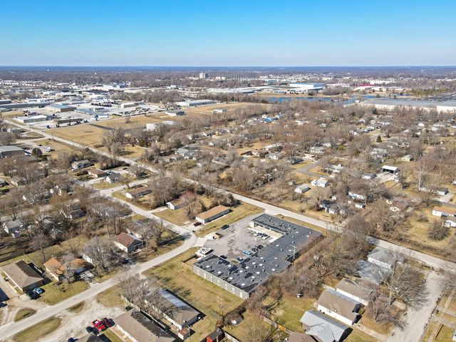 2420 E Blaine Street, Springfield, MO 65803