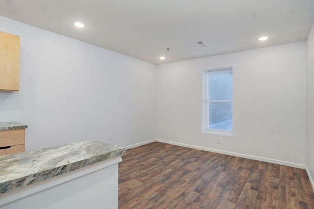 2420 E Blaine Street, Springfield, MO 65803