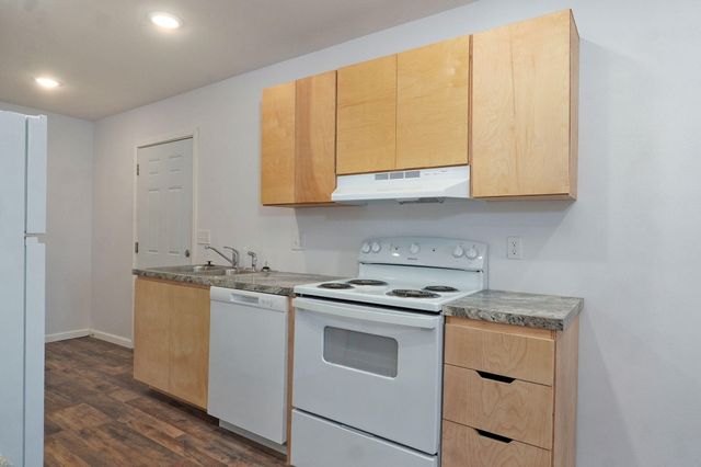 2420 E Blaine Street, Springfield, MO 65803