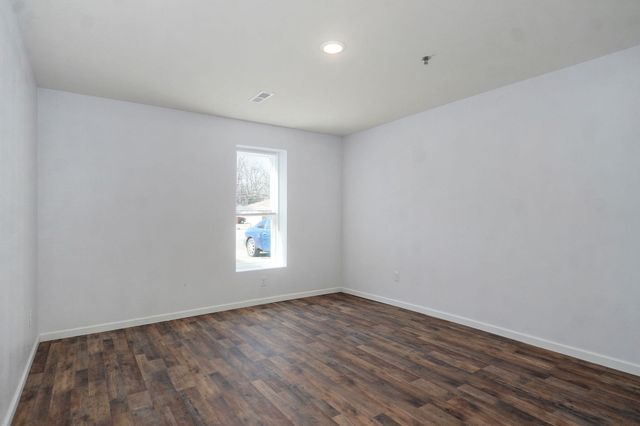 2420 E Blaine Street, Springfield, MO 65803