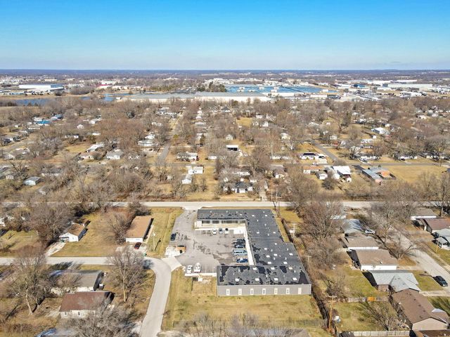 2420 E Blaine Street, Springfield, MO 65803