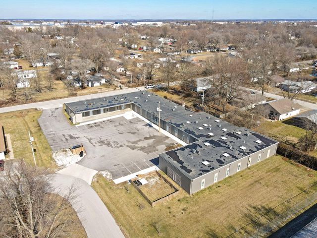 2420 E Blaine Street, Springfield, MO 65803