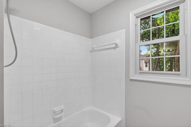824 Lancaster LN, Newport News, VA 23602