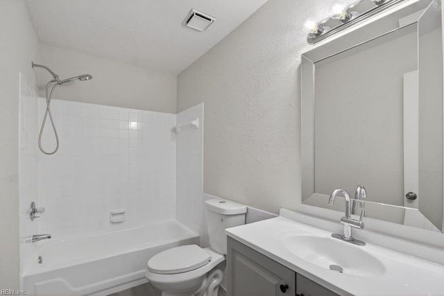 824 Lancaster LN, Newport News, VA 23602