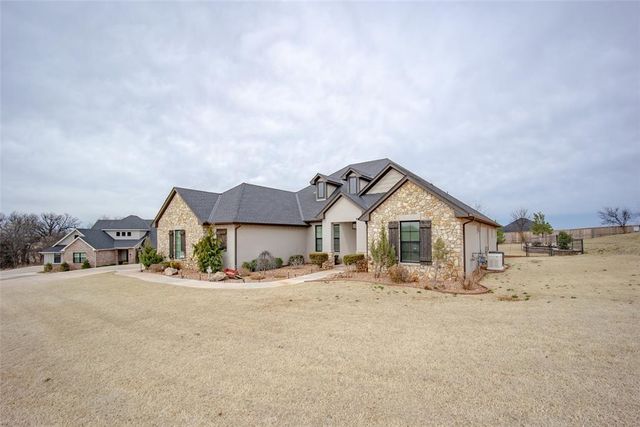10198 Woodland Way, Edmond, OK 73025