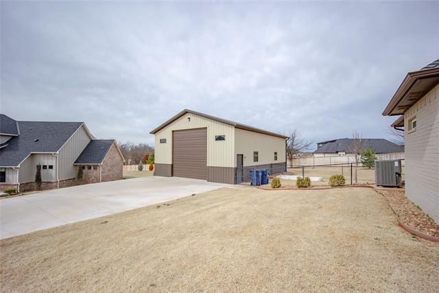 10198 Woodland Way, Edmond, OK 73025