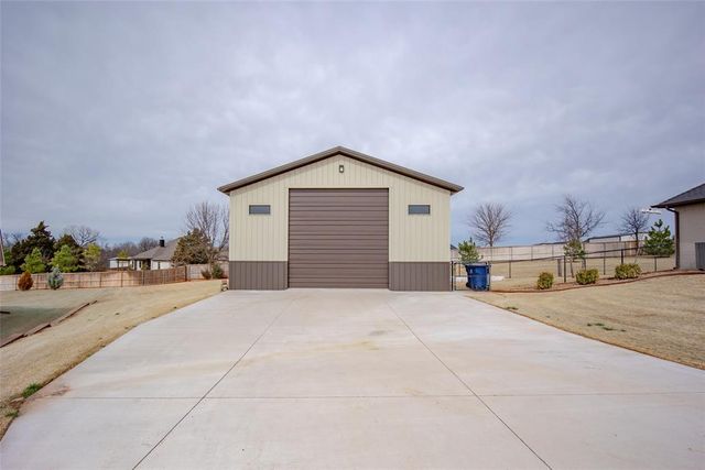 10198 Woodland Way, Edmond, OK 73025