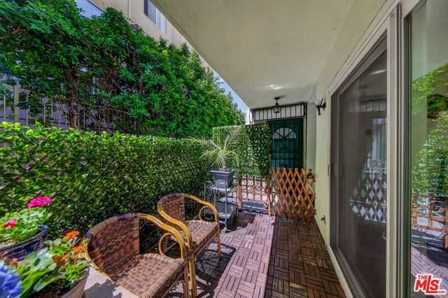 446 S St Andrews Place 2, Los Angeles, CA 90020