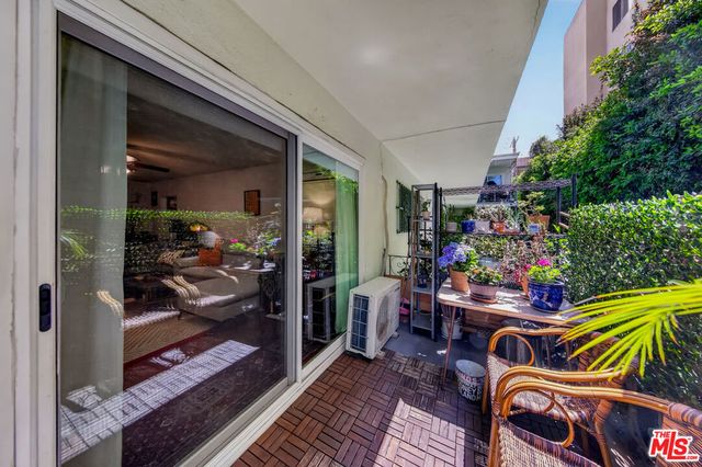 446 S St Andrews Place 2, Los Angeles, CA 90020