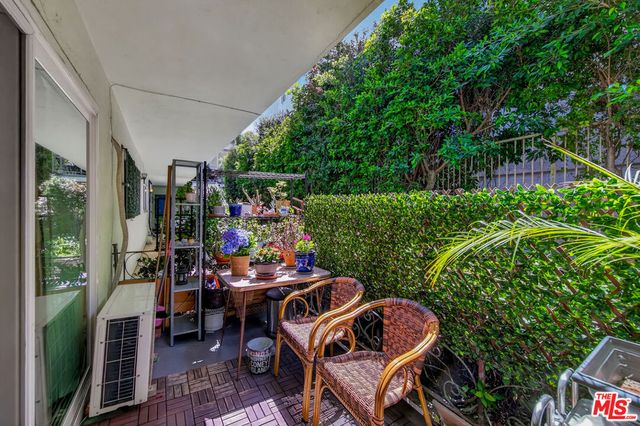 446 S St Andrews Place 2, Los Angeles, CA 90020