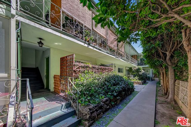 446 S St Andrews Place 2, Los Angeles, CA 90020