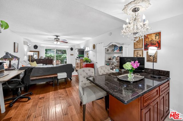 446 S St Andrews Place 2, Los Angeles, CA 90020