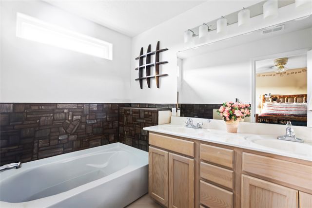 32 Sunset Canyon Lane, Santa Fe, NM 87508