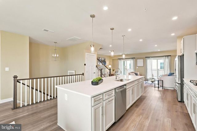 24274 THURSO SQ, Dulles, VA 20166
