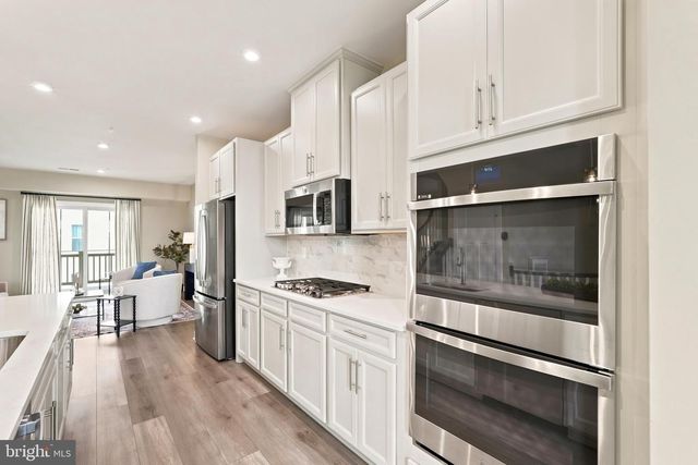 24274 THURSO SQ, Dulles, VA 20166