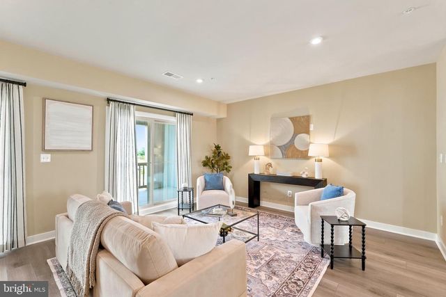 24274 THURSO SQ, Dulles, VA 20166