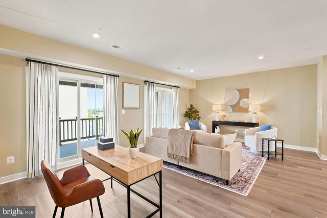 24274 THURSO SQ, Dulles, VA 20166
