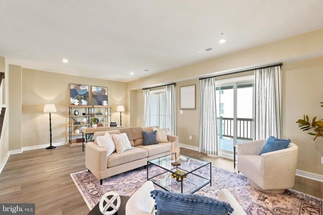 24274 THURSO SQ, Dulles, VA 20166