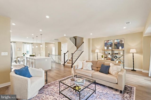 24274 THURSO SQ, Dulles, VA 20166