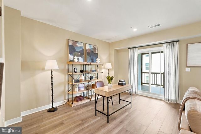 24274 THURSO SQ, Dulles, VA 20166