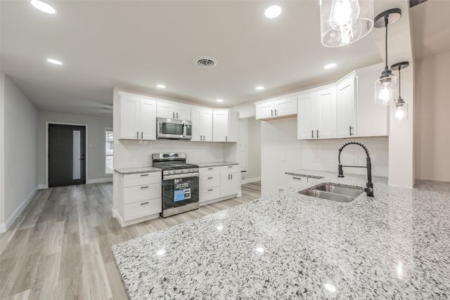 404 Simmons Drive, Hurst, TX 76053