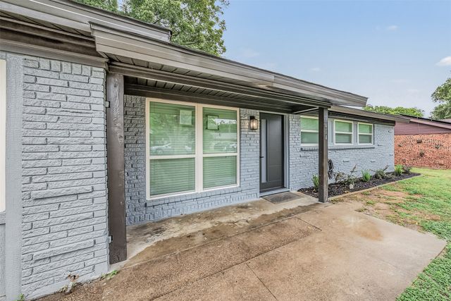 404 Simmons Drive, Hurst, TX 76053