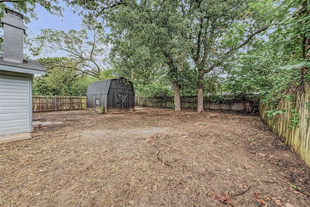 404 Simmons Drive, Hurst, TX 76053