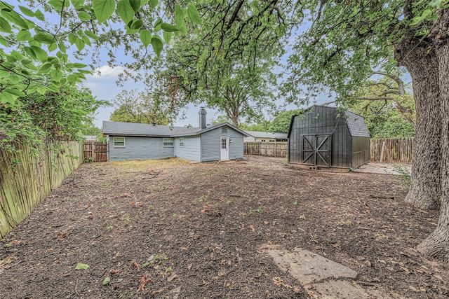 404 Simmons Drive, Hurst, TX 76053