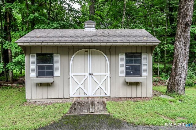 21 April Drive, New Milford, CT 06776