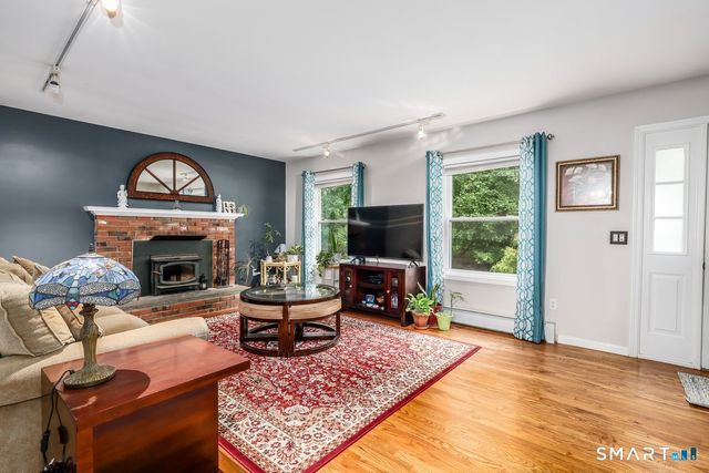 21 April Drive, New Milford, CT 06776