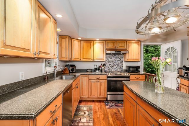 21 April Drive, New Milford, CT 06776