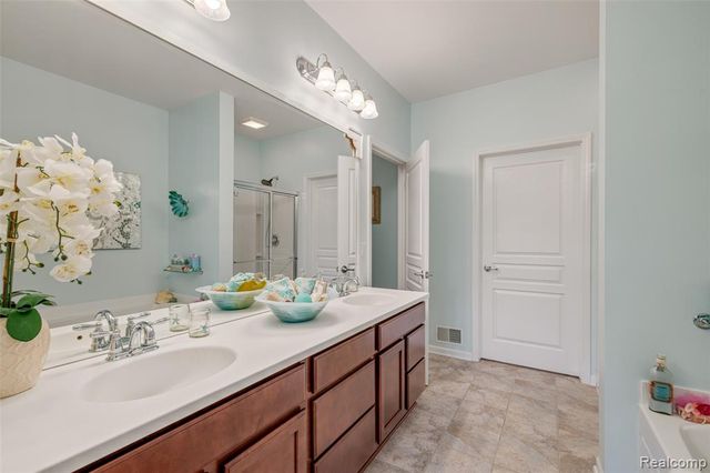 49502 Lakewood Street 93, Macomb, MI 48042