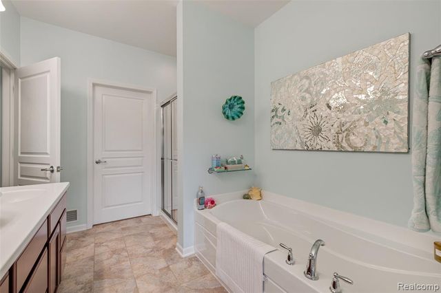 49502 Lakewood Street 93, Macomb, MI 48042