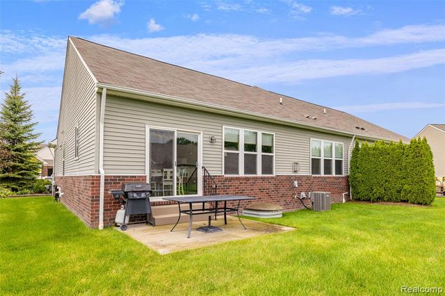 49502 Lakewood Street 93, Macomb, MI 48042