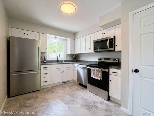 208 Devonshire Street, Ypsilanti Charter Township, MI 48198