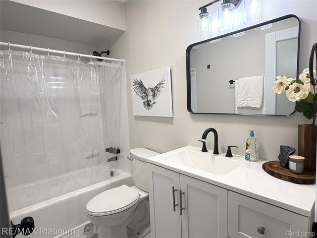 208 Devonshire Street, Ypsilanti Charter Township, MI 48198