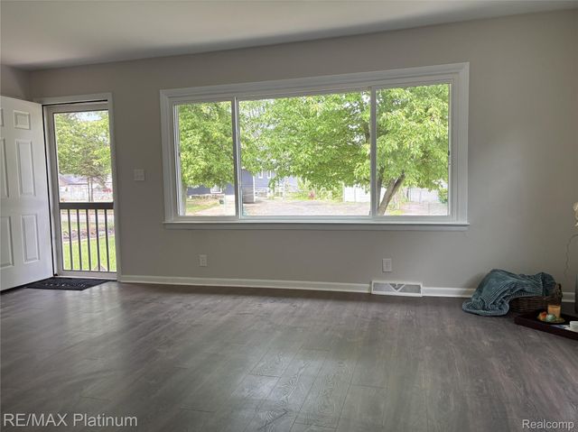 208 Devonshire Street, Ypsilanti Charter Township, MI 48198