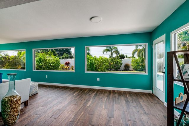 5950 35TH AVENUE N, St Petersburg, FL 33710