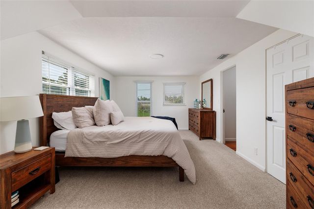 5950 35TH AVENUE N, St Petersburg, FL 33710