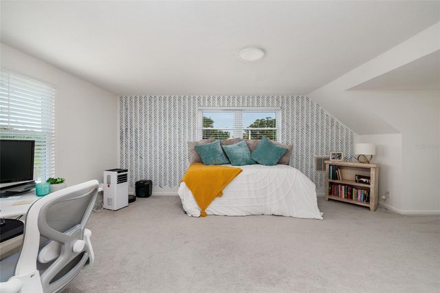 5950 35TH AVENUE N, St Petersburg, FL 33710