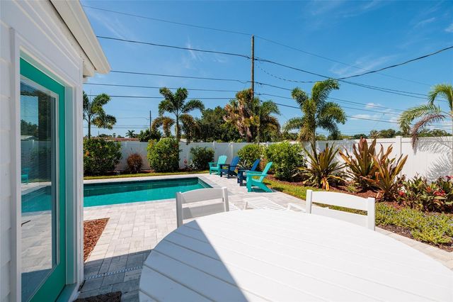 5950 35TH AVENUE N, St Petersburg, FL 33710
